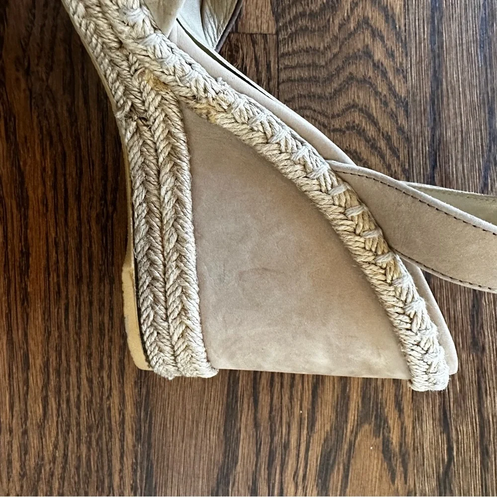 Stuart Weitzman elegant espadrille